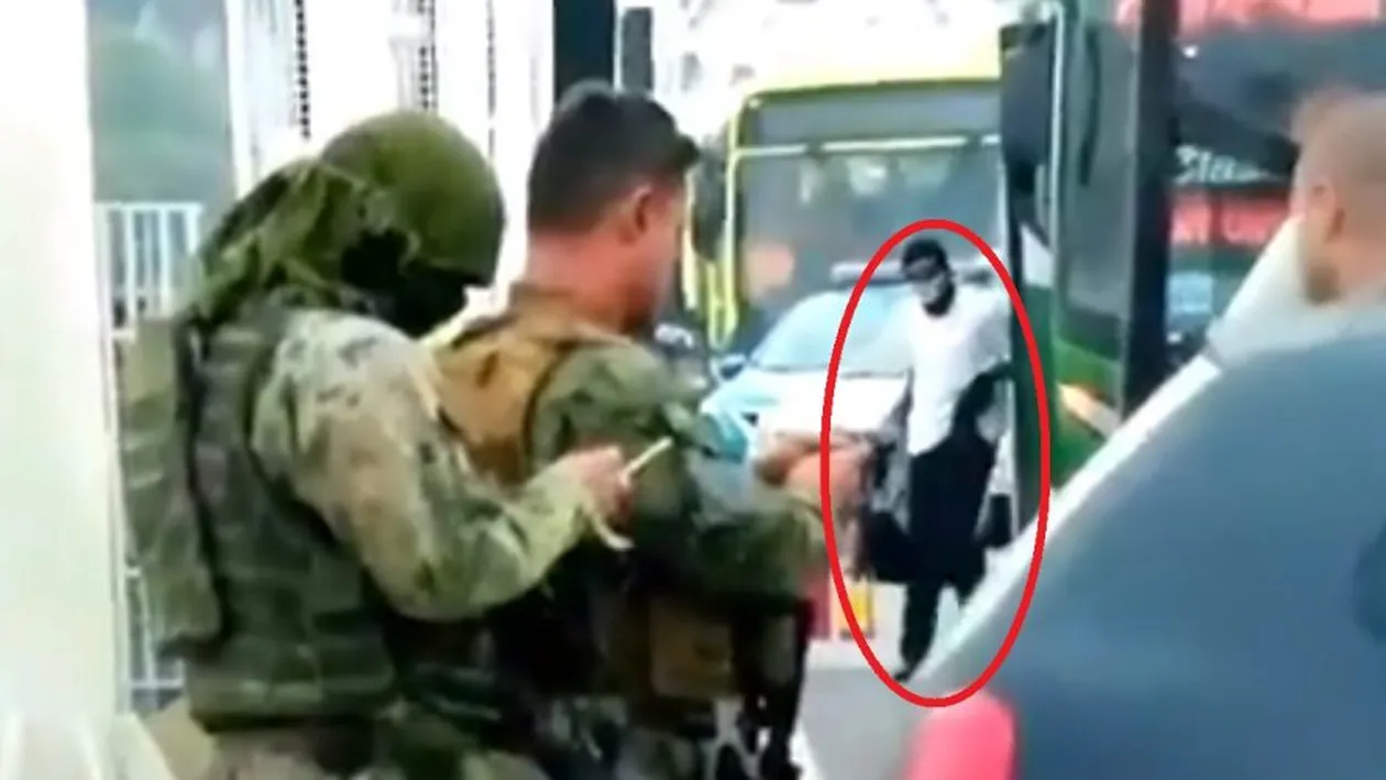 Teroare în Rio de Janeiro! Un bărbat înarmat a luat aproape 40 de oameni ostatici într-un autobuz