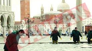 Venetienii se lupta cu apele