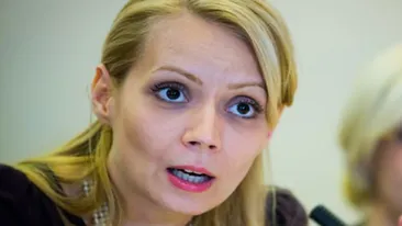 N-o sa-ti vina sa crezi ce a purtat Daciana Sarbu in Parlamentul European! Vezi AICI imagini!