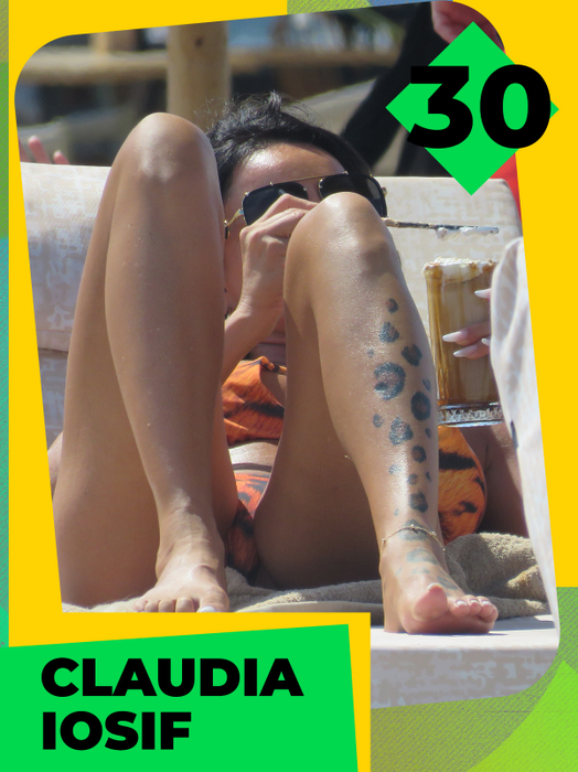 TOP 30 sexy vedete care au făcut show cu frișcă și cu înghețată! Antonia, Delia și Babs nu s-au putut abține! Avem 100 de fotografii de colecție!