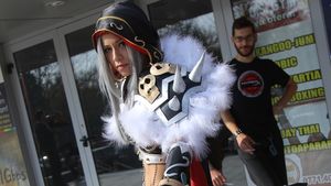 Cele mai sexy "gamerite" au facut show la Sala Polivalenta! Au venit costumate in personajele favorite din jocurile video!