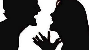 Scandal in Baicului! O ticnita blesteama pe strada iar vecinii ii raspund extrem de vulgar! Du-te la primarie! Ce sunt eu primar?