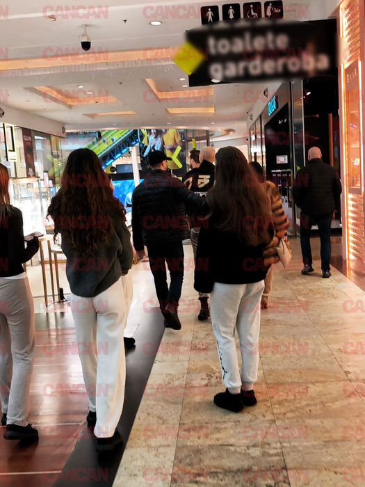 Frații Tate, la mall, cu bodyguarzi după ei