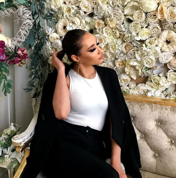 Ce bombă-sexy e sora lui Tavi Popescu! „Bunăciunea” nu ratează niciun meci al FCSB-ului | GALERIE FOTO