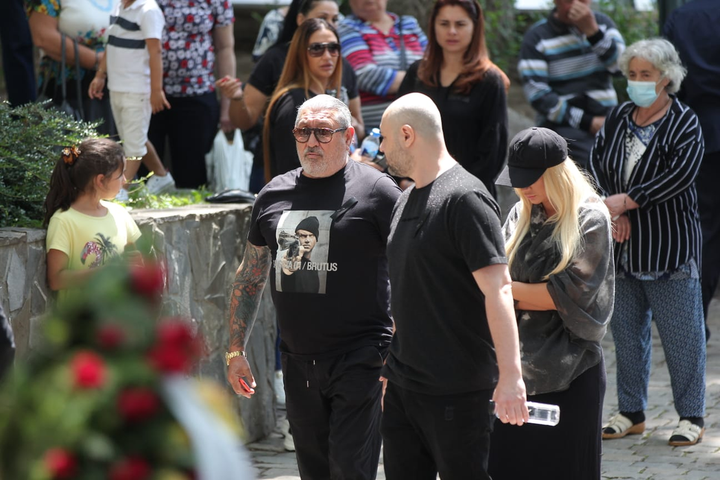 Serghei Mizil, apariţie inedită la înmormântarea lui Costin Mărculescu. Ce mesaj avea scris pe tricou