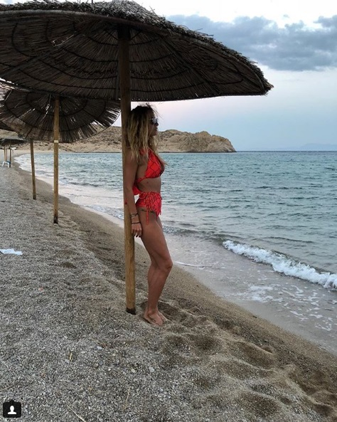 Flavia Mihășan, un nou “job” după matinalul de la Antenă. Ea și noul iubit și-au dat frâu liber sentimentelor într-un magazin