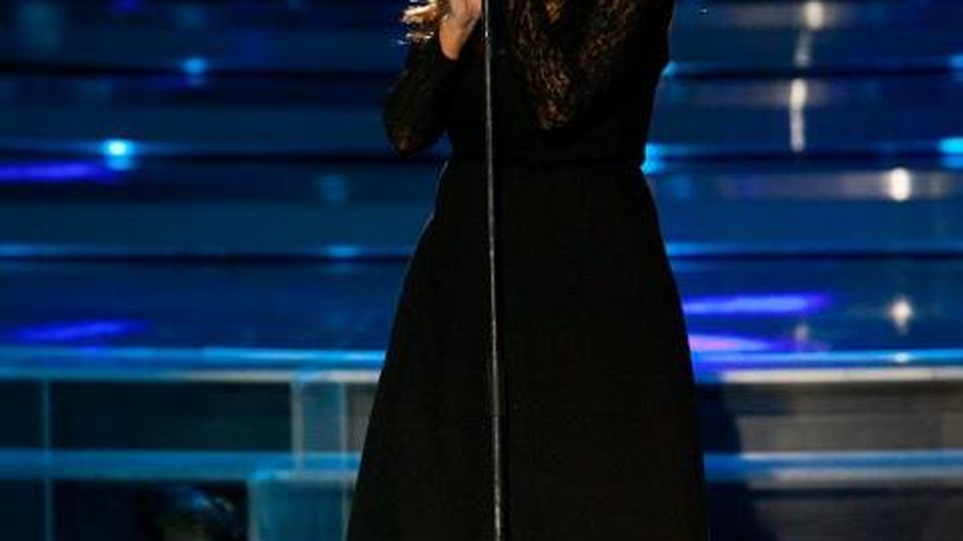 Delia, suparata ca este comparata cu Lady GaGa! "O sa ma ingras 20 de kilograme si o sa fiu un fel de Adele"