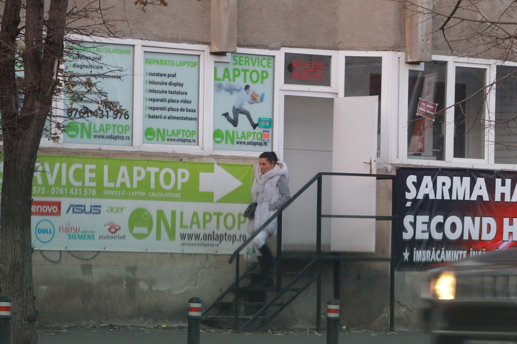 Bianca pleacă din magazin vizibil afectată