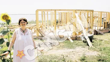 Mama lui Oreste investeste intr-un proiect inedit.  Isi face vila de lux din paie si din chirpici!