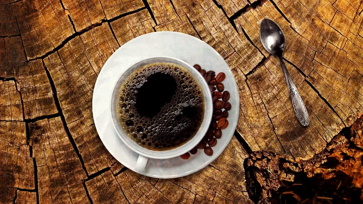 Cafeaua decofeinizată, riscuri și beneficii. Cât de sănătoasă este, de fapt