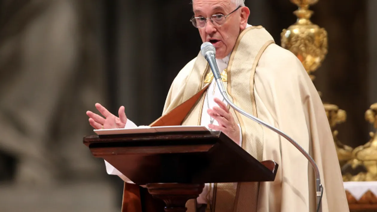 Papa Francisc: Crăciunul a fost luat ”ostatic” de materialism