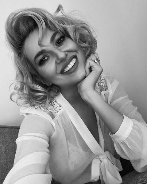 Lidia Buble iubeşte din nou? Artista s-a afişat alături de un bărbat misterios
