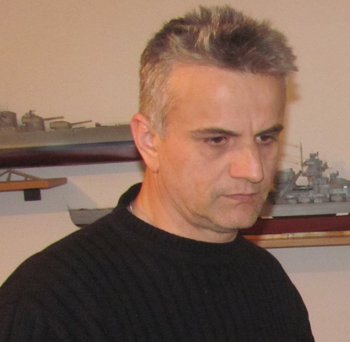 Subcomisarul Cristian Neguţescu şi-a construit flotila din materiale reciclabile
