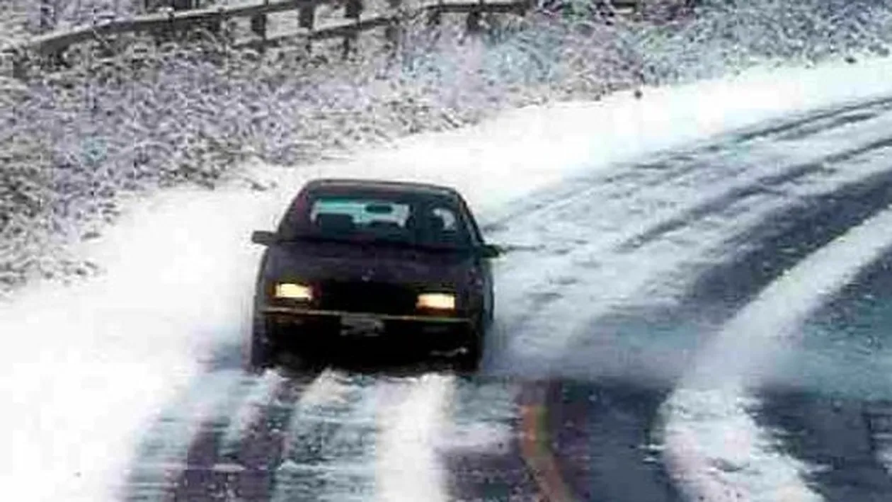 Cod galben de ceaţă şi de polei în mai multe judeţe ale ţării!