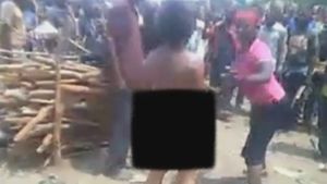 VIDEO / Caz înfiorător! O femeie a fost violată şi decapitată în faţa mai multor oameni! E halucinant ce au făcut cu sângele ei