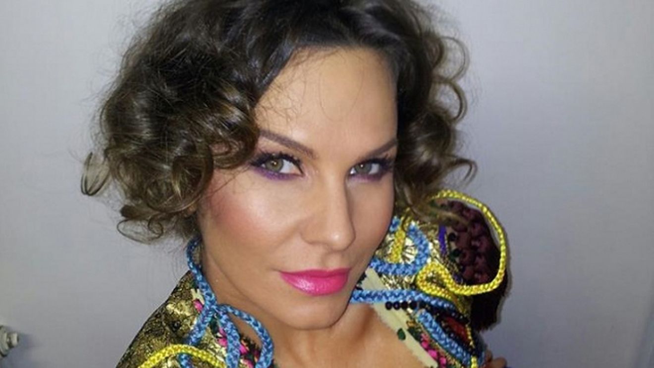 Acestea sunt culorile Annei Lesko! Iată ”vedeta-curcubeu”.