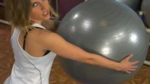 VIDEO Lindsay Lohan, Jessica Biel, Eva Longoria si Jessica Alba iti arata cum sa faci Humpilates!