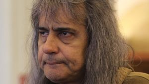 Cristi Minculescu nu are de gând se mai întoarcă vreodată în România: "Vin să cânt când sunt chemat, dar nu mă mut inapoi"