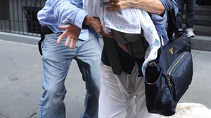 Momente de groaza pentru Uma Thurman! Era sa-si scape fetita nou-nascuta cu capul pe beton!