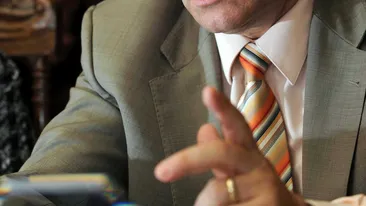 Fiica unui milionar celebru, fotografiata in ipostaze fierbinti: cu sutienul prea mic si pantalonii explodand pe ea!