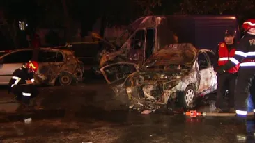 VIDEO / Imagini NECENZURATE de la accidentul groaznic din Capitală! Martorii filmau scenele de iad, victimele arse şi se aud exploziile: Amândoi mişcă, nu sunt morţi!