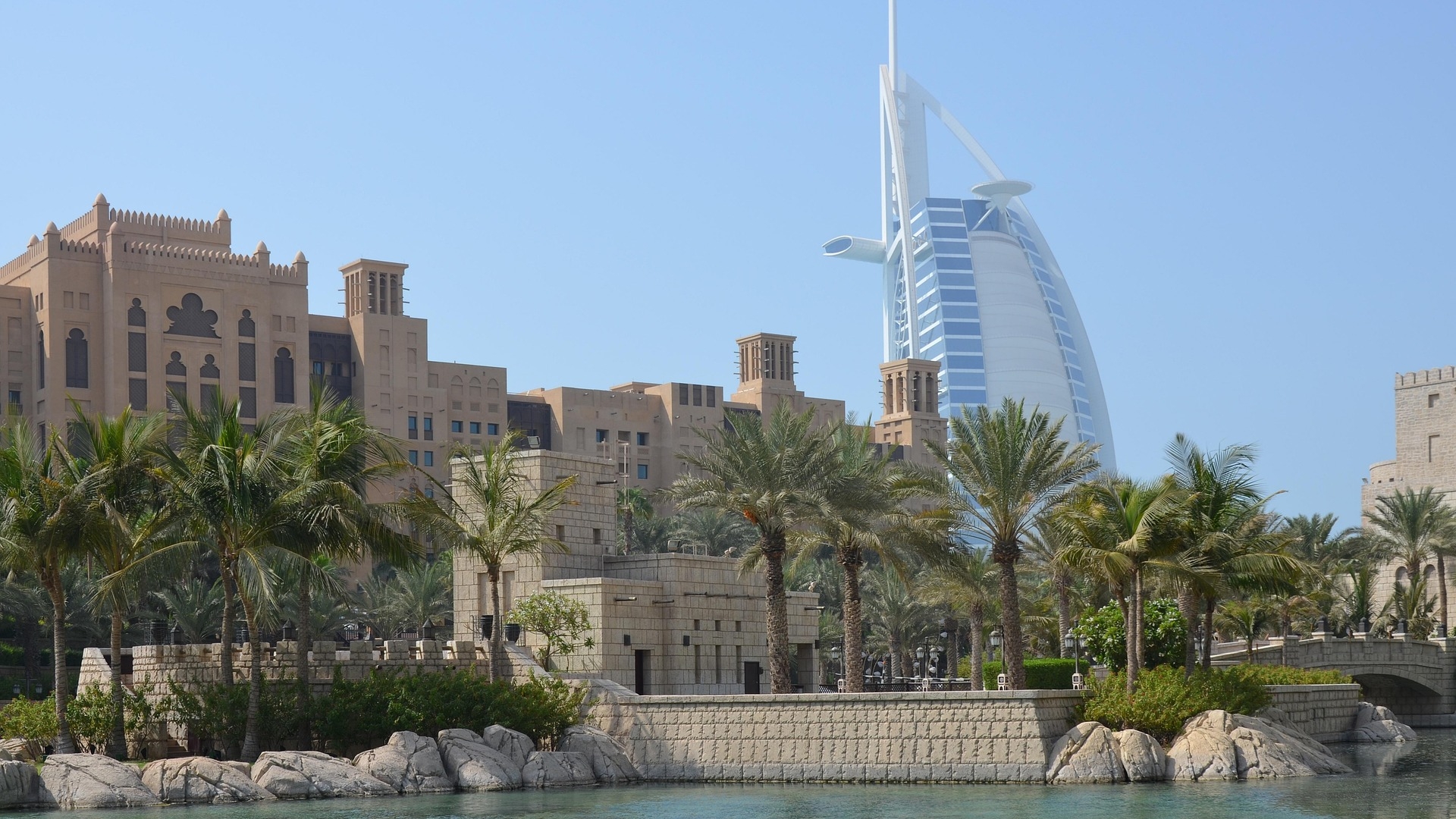 Alertă în Dubai! Elevi români, adăpostiți în subsolul hotelului: „A fost panică”
