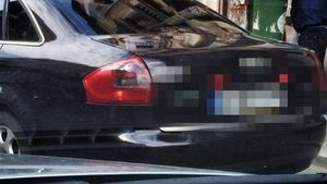 "Am crezut ca nu vad bine!" Ce a putut sa isi lipeasca un bucurestean cu SUPERGLUE pe un Audi A6!