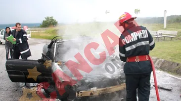 Un Chrysler cabrio s-a facut scrum in fata manastirii de la Soceni