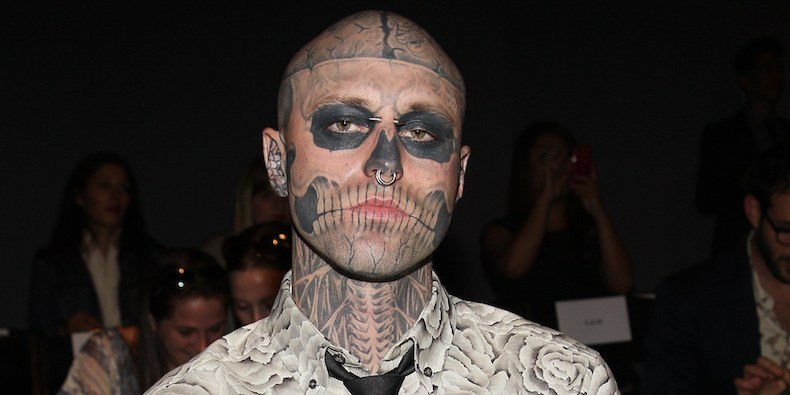 Zombie Boy a murit la 32 de ani! Lady Gaga, devastată de tristețe: “Sinuciderea prietenului Rick Genest este mai mult decât distrugătoare”