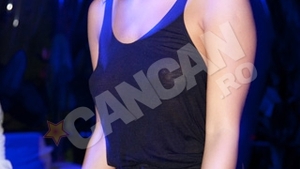 Guresoaie si-a aratat sanii in club! A purtat o tinuta sexy si si-a aratat tatuajele. Vezi ce si-a scris pe spate "stramba lui Dodel"