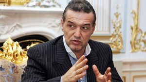Gigi Becali şi-a desenat steaua în faţa casei după ce a pierdut campionatul