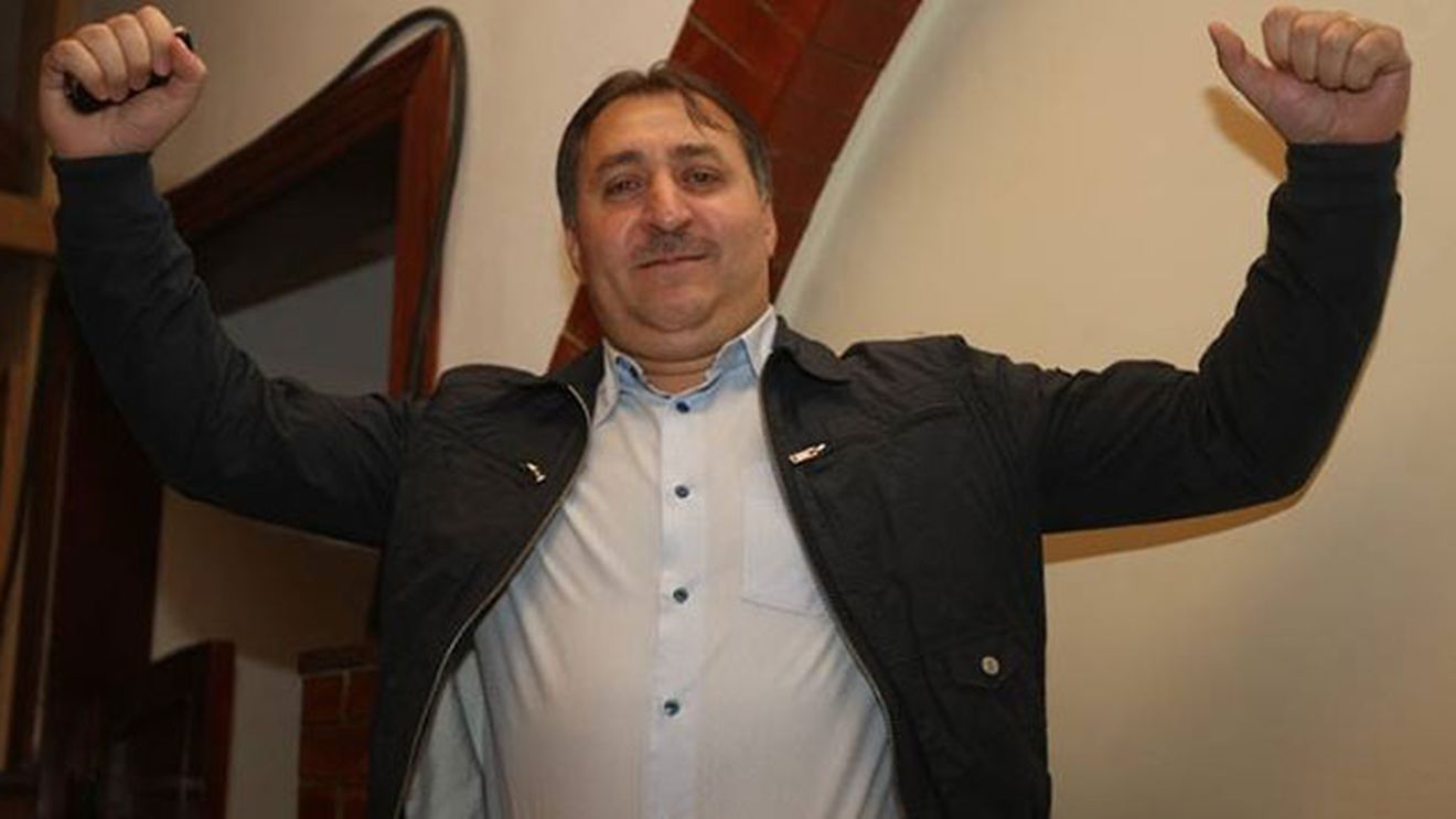 Vali Vijelie, in scandal cu un medic veterinar! Artistul a vrut sa-l bata in fata curtii sale! Iata cum a sarit pe doctor