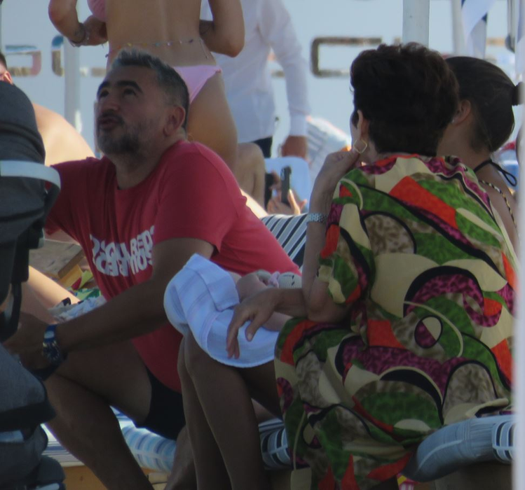 Mișu Pricopsitu se distrează și pe litoralul românesc, nu doar la Miami (Foto: CANCAN.RO)