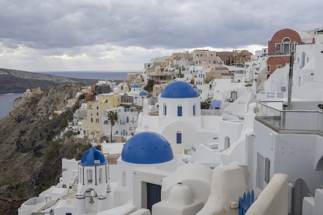 Cât costă o salată grecească, o porție de tzatziki și 3 pâinici la tavernele din Santorini. Foto: Profimedia