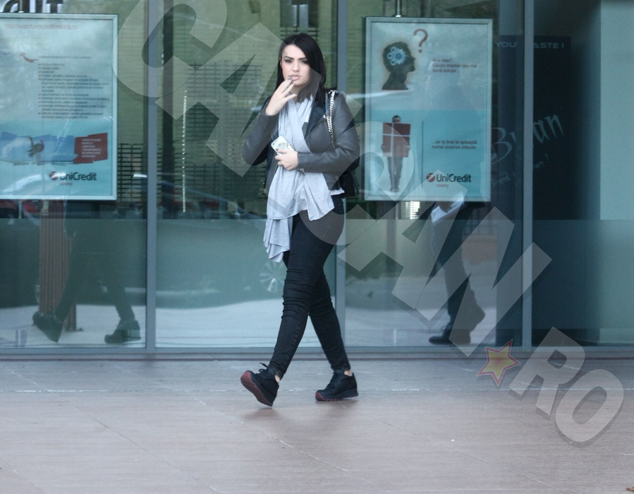 Diana Enache, lecţie de senzualitate în plină stradă, sub privirile tatălui
