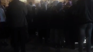 VIDEO ULUITOR. Un preot-călugăr de la Mănăstirea Cotmeana jignește și amenință enoriașii în biserică: "Dobitoci, mergeți, fraților, în pădure și puneți-vă ștreangul... vă dau peste bot și vă scot dinții"