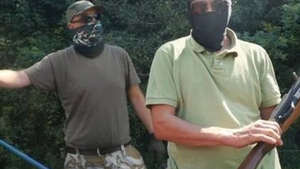 AŞA arată fără cagule „traficanţii“ de arme săltaţi de DIICOT, după reportajul Sky News