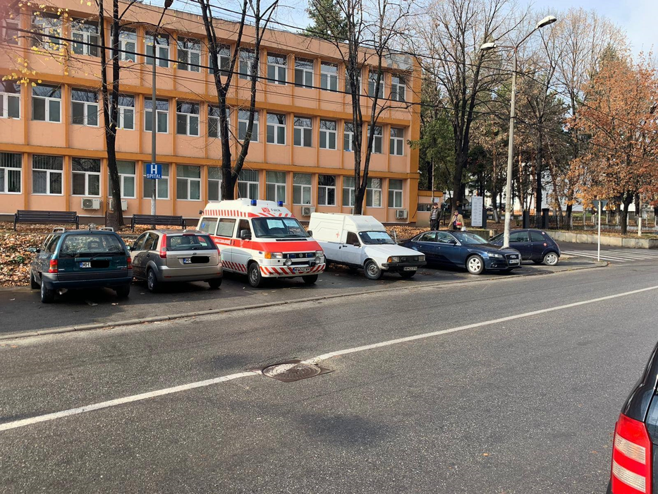 Protest inedit la spitalul din Orşova! Cum i-au făcut de râs medicii pe aleșii locali