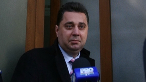 Doinel Locic are grija de fratele lui, inchis la Jilava! Sta la coada cu rudele celorlalti detinuti, ca sa ii duca pachet