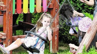 Columbeanu e bucuros sa-si priveasca fetita cum se joaca in curtea de la Izvorani: "Irina stie ca suntem despartiti, dar nu o afecteaza!"