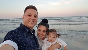 Piticu’ de la Simplu s-a însurat! Cum au arătat artistul şi partenera lui în ziua nunţii:,,A fost o zi cam grea…‘’