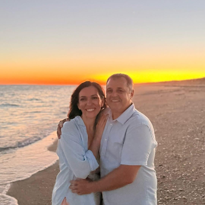 Cine sunt Anca și Mihail Sabo din Baia Mare, părinții care și-au uitat copilul în mașină. Micuțul Theo s-a stins după ce a stat 2 ore în căldură extremă
