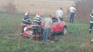 Accident grav pe A1! O femeie a rămas încarcerată