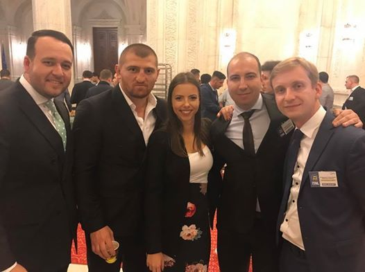 Mara, alături de colegi de la PNL, între care luptătorul Cătălin Moroşanu