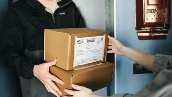 Un român a furat produse Apple  în valoare de 160.000 de euro! Ce schemă folosea