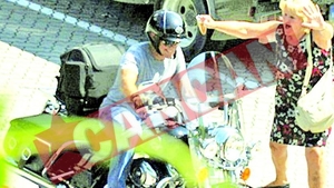 Clooney, fugarit de o femeie