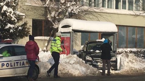 Bucureşteanul care şi-a parcat bolidul în staţia de RATB, mesaj dur pentru VLAD PETREANU!