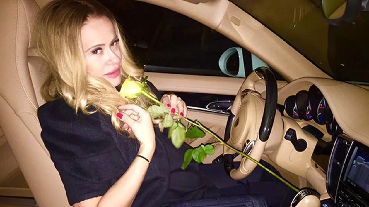 Anda Adam este de nerecunoscut! Nici fardurile nu ii ascund oboseala de pe fata