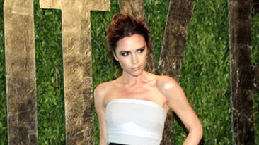 Vezi motivul pentru care Victoria Beckham nu zambeste in poze!