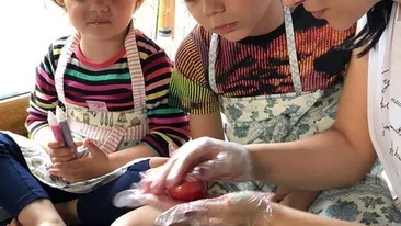 Andra, poză de album împreună cu familia de Paște. Toți au zâmbit când au văzut ce avea fiul artistei desenat pe oul încondeiat